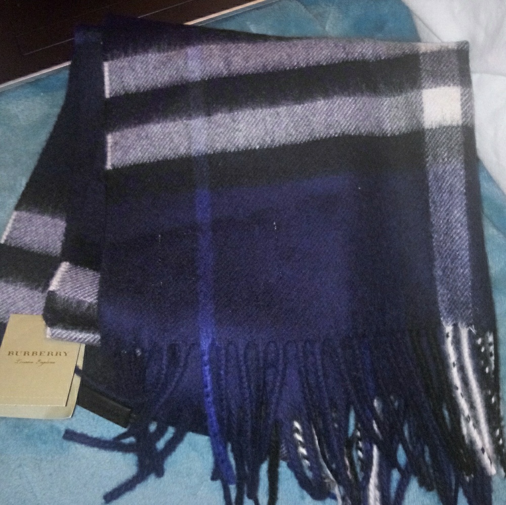 BURBERRY CASHMERE SCARF BRAND NEW WITH TAGS